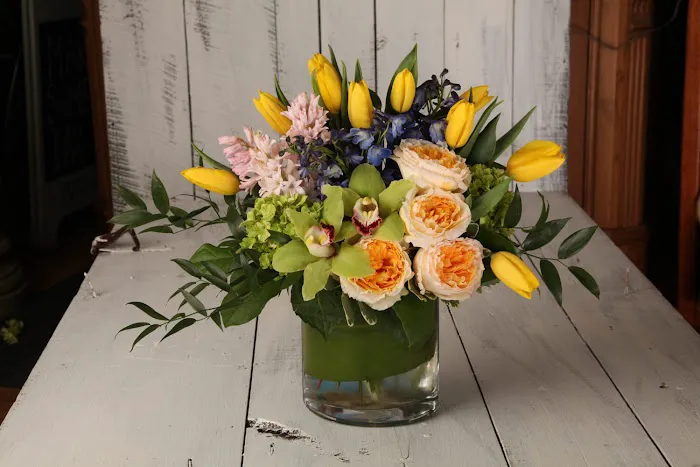 Fleur De Lis Floral Design & Gifts 6