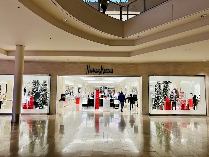 Neiman Marcus 0