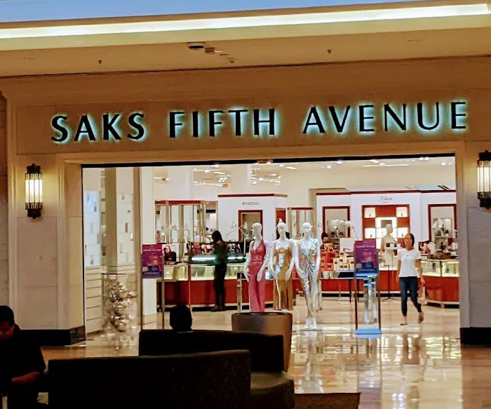 Saks Fifth Avenue 0