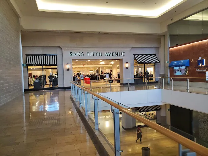 Saks Fifth Avenue 4