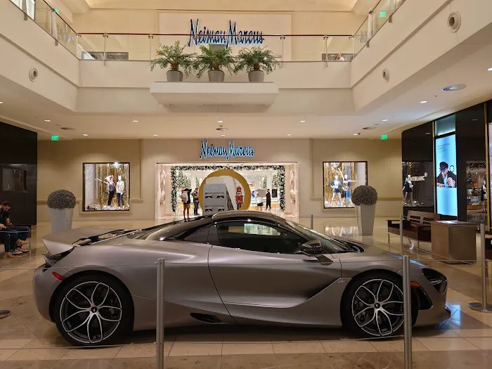 Neiman Marcus 0