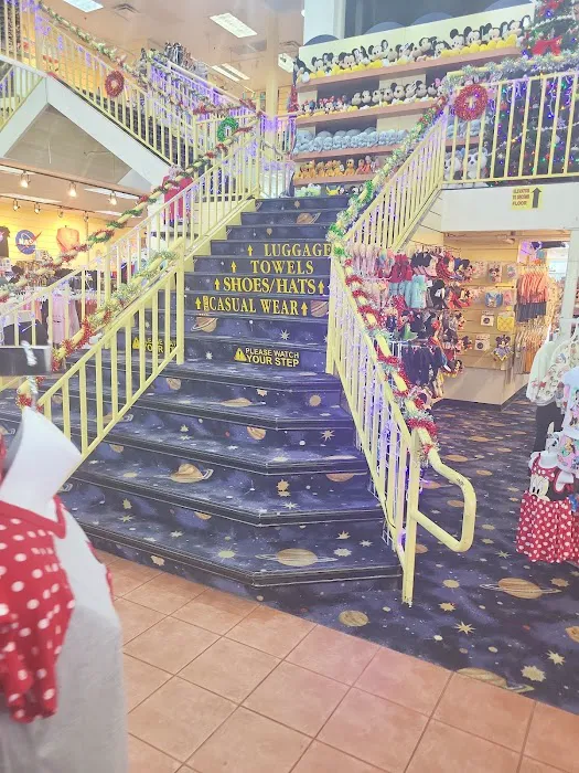 Disney Gift & Luggage Outlets 8