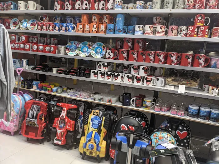 Disney Gift & Luggage Outlets 9
