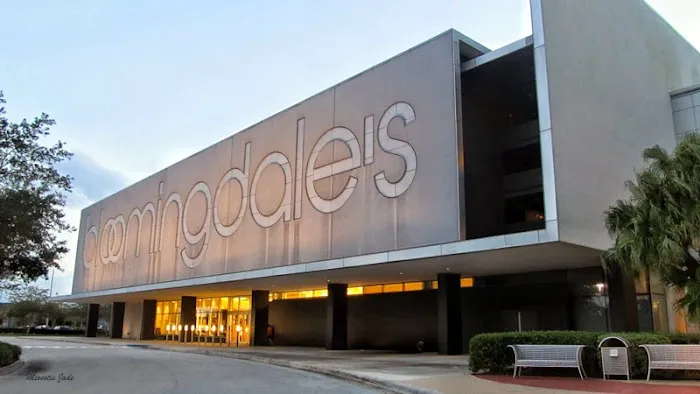Bloomingdale's 0