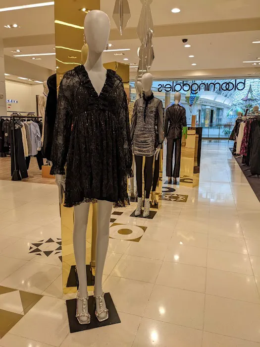 Bloomingdale's 8