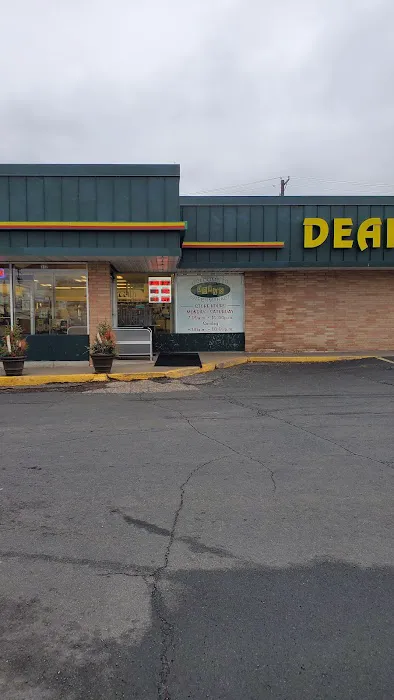 Dean's Super Market 3