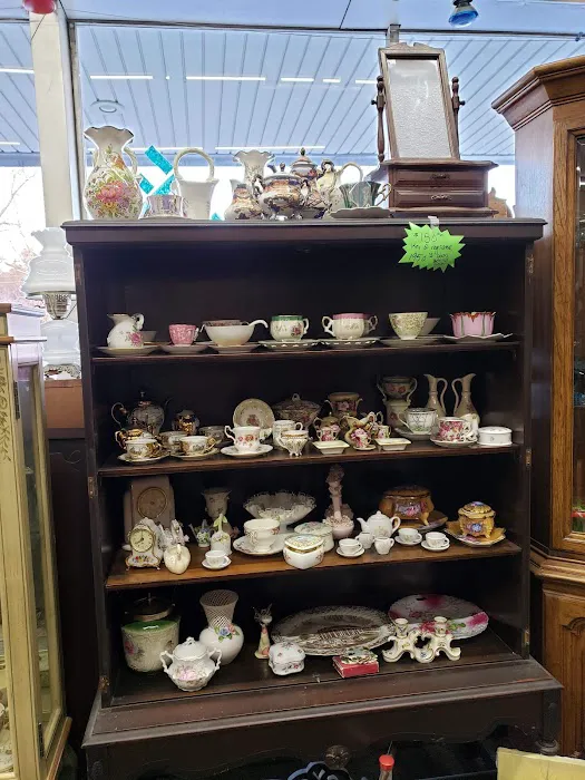 R Pickers Antique 4