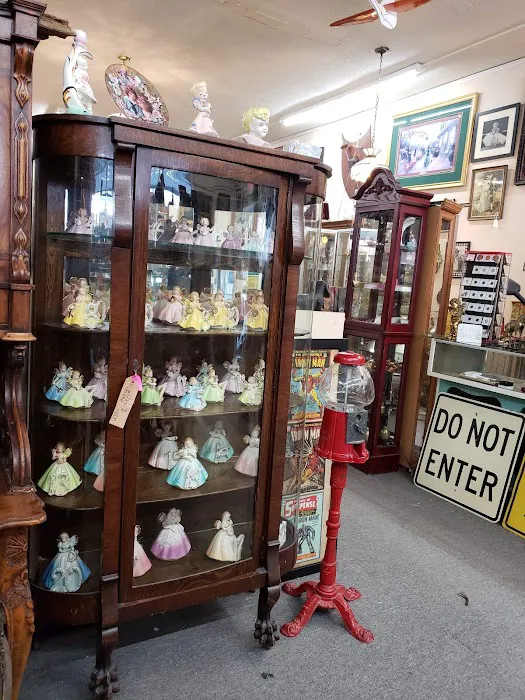 R Pickers Antique 6