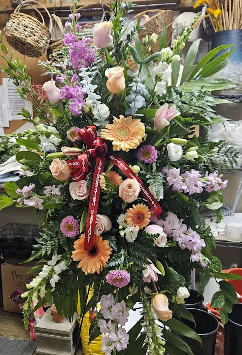 Bloomin' Tons Floral Co. 7