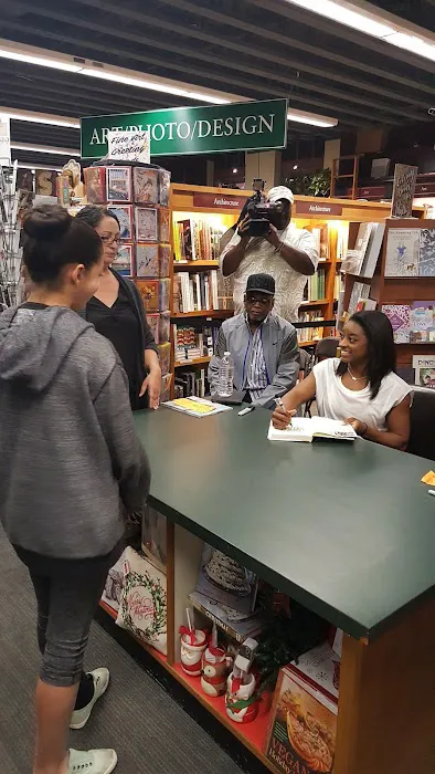 Vroman's Bookstore 6