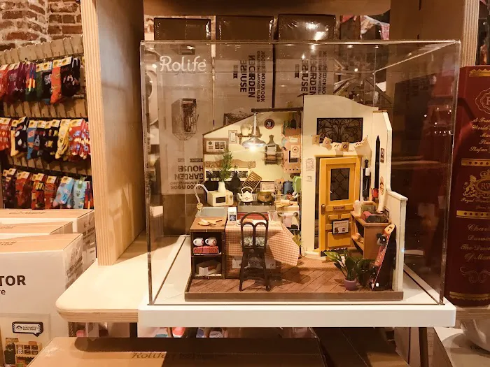 Odd Bird Gifts (SQ/FT) 1