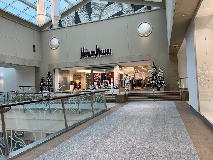 Neiman Marcus 0