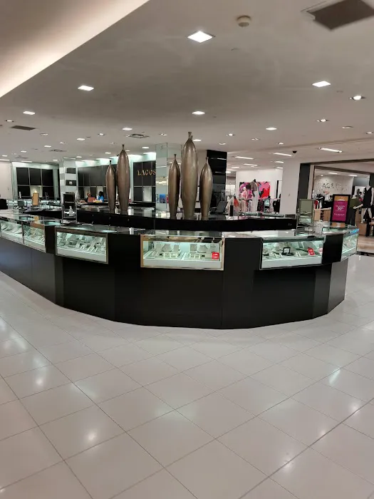 Bloomingdale's 7