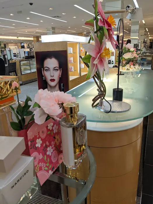 Bloomingdale's 6