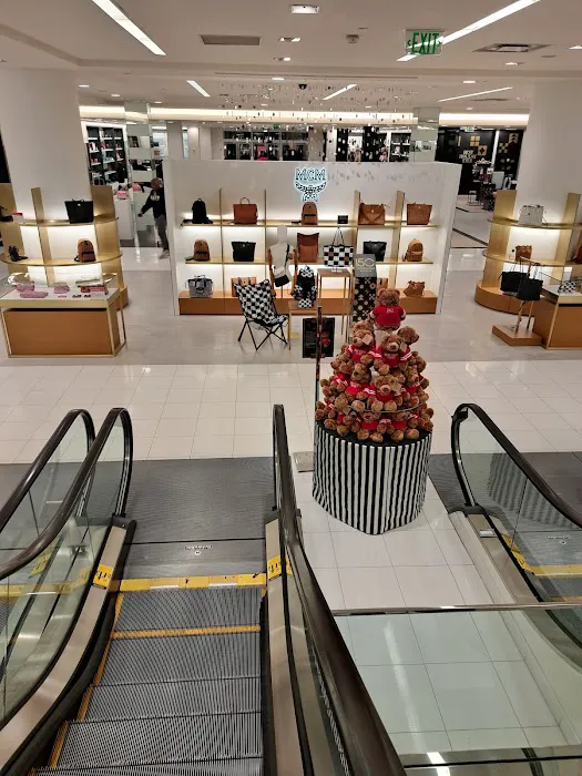 Bloomingdale's 3