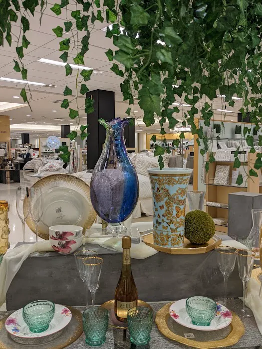 Bloomingdale's 8