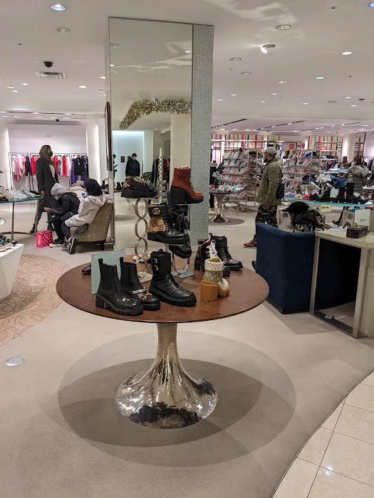 Saks Fifth Avenue 0