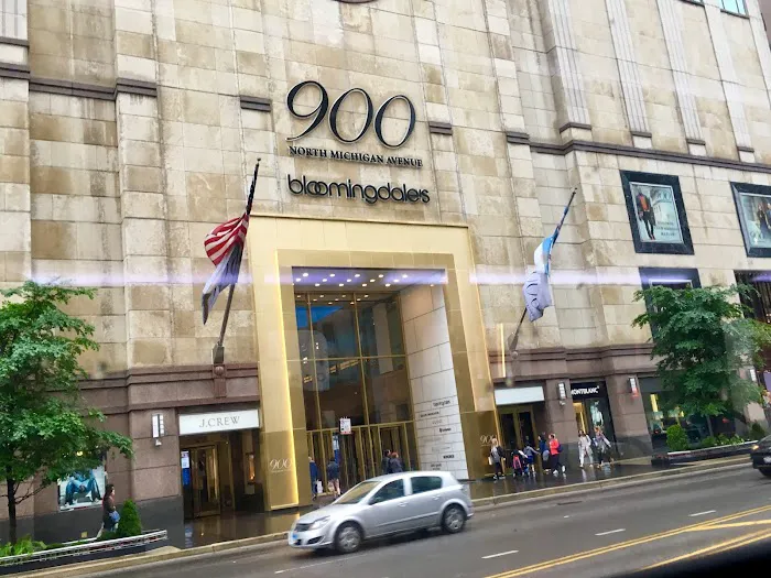 Bloomingdale's 0
