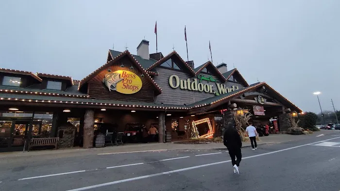 Bass Pro Shops 0