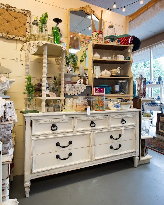 Music Valley Antiques & Marketplace 3