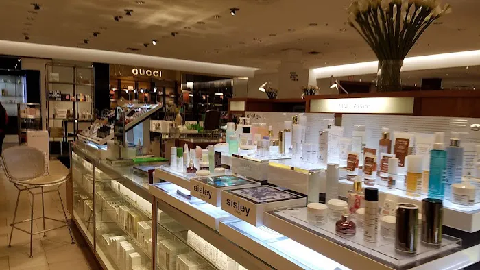 Saks Fifth Avenue 4