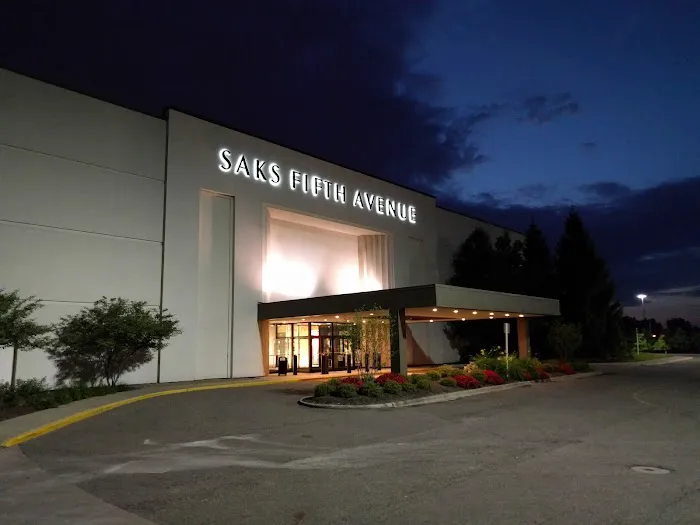 Saks Fifth Avenue 0