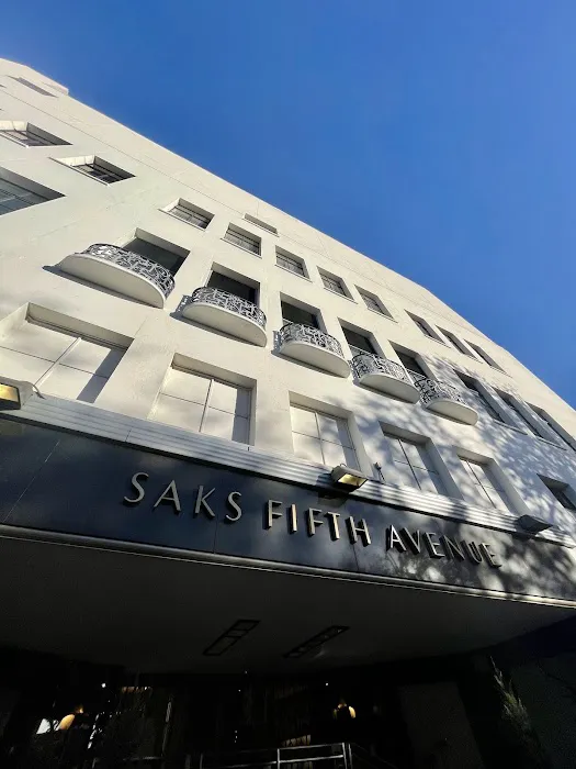 Saks Fifth Avenue 0