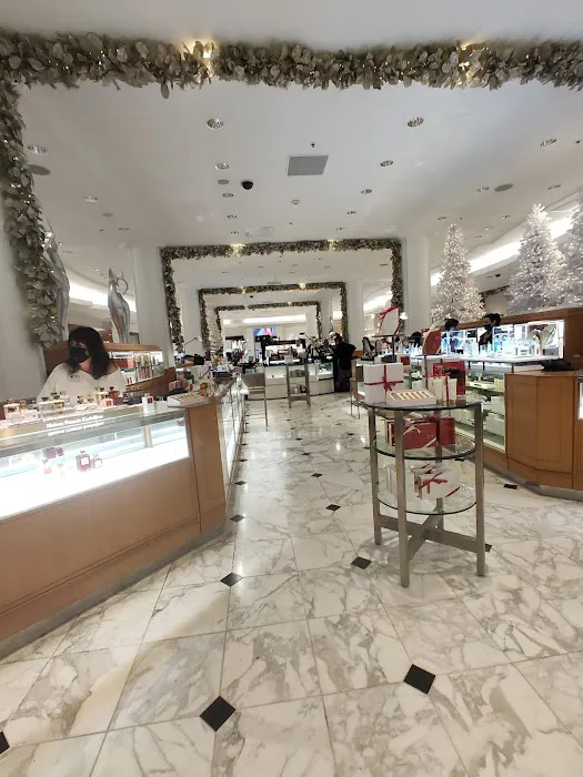 Saks Fifth Avenue 1