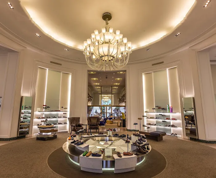 Saks Fifth Avenue 4