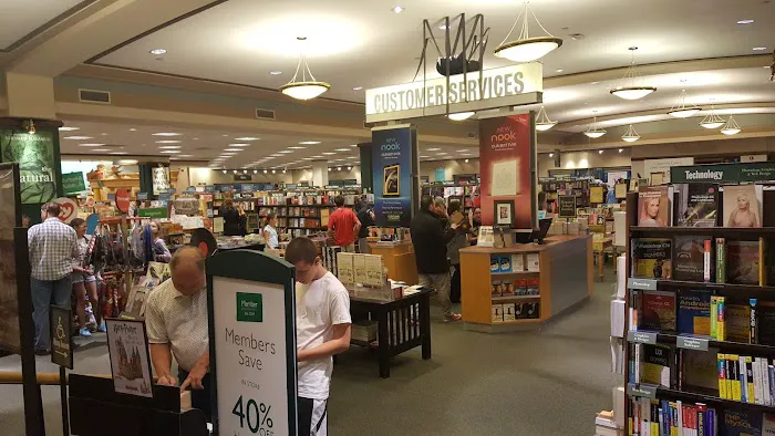 Barnes & Noble 8
