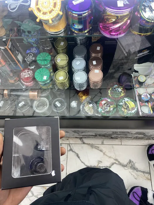 Celtic Shop - Glass, Cigars, Tobacco 3