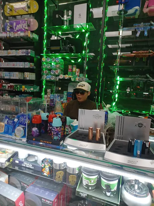 Celtic Shop - Glass, Cigars, Tobacco 9