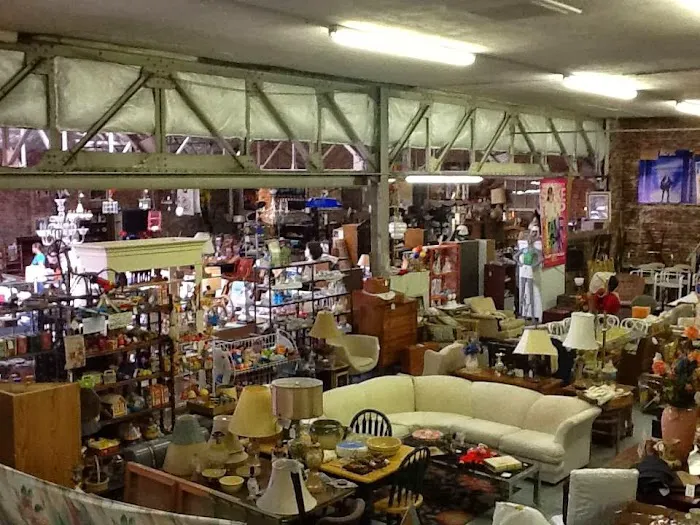 Midwest Pickers Antique Store 6