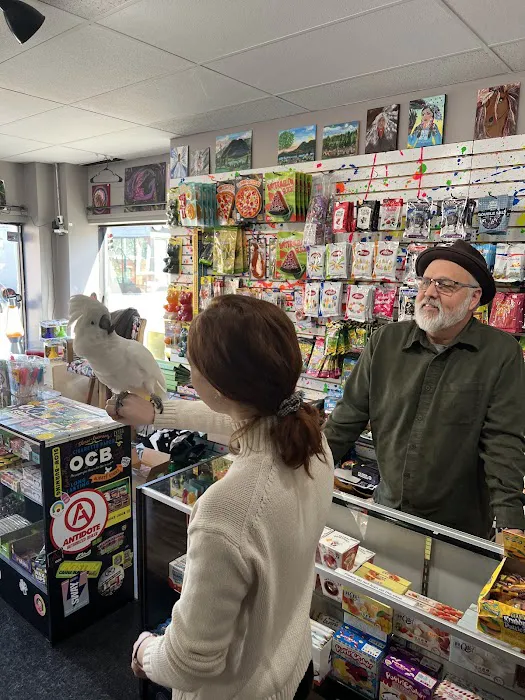 Super Groovy's Psychedelic Bodega Smoke Shop | Vapes, HHC, CBD, Kratom, Glass 1