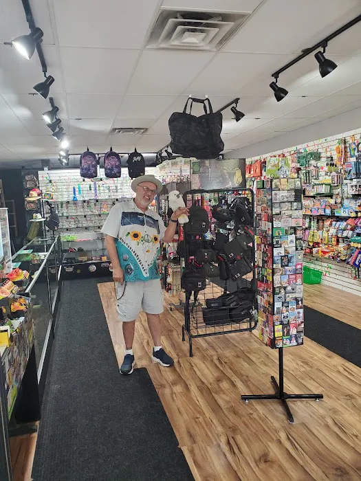 Super Groovy's Psychedelic Bodega Smoke Shop | Vapes, HHC, CBD, Kratom, Glass 3