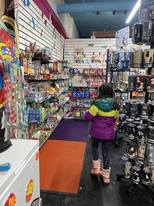 Super Groovy's Psychedelic Bodega Smoke Shop | Vapes, HHC, CBD, Kratom, Glass 8