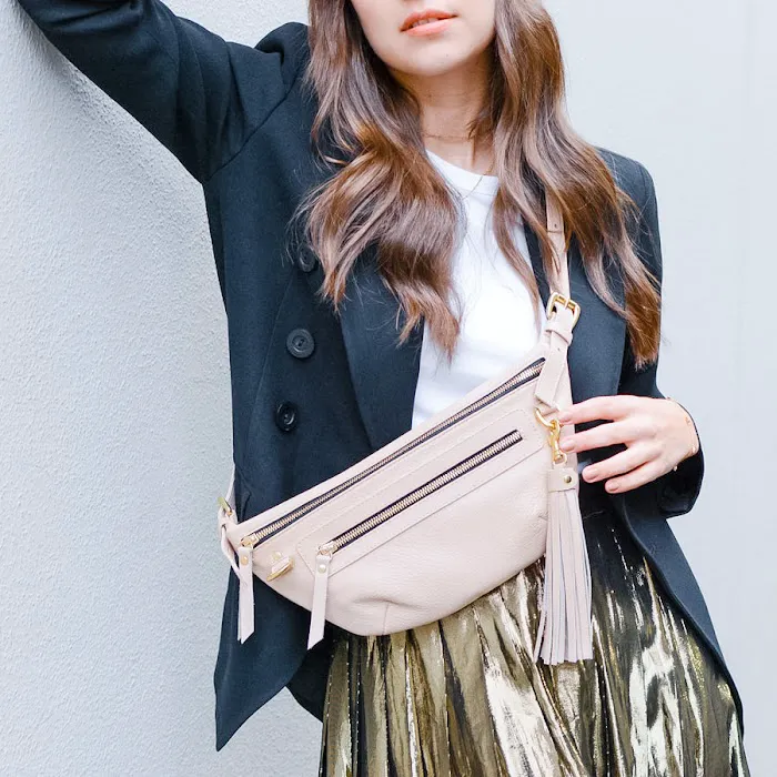 Queen Anna House of Fashion 0