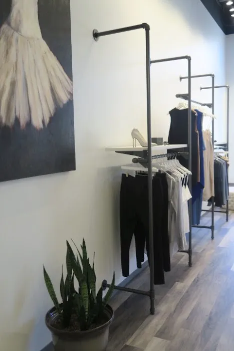 Queen Anna House of Fashion 1
