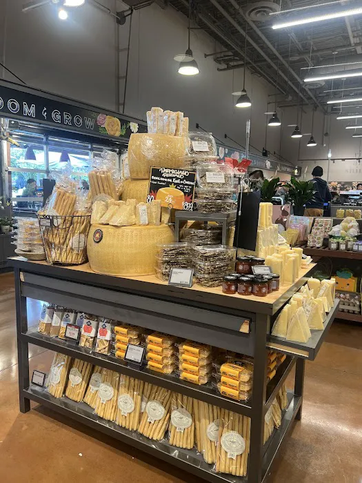 Metropolitan Market West Seattle (Admiral) 4