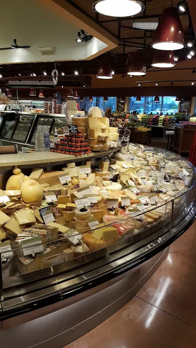 Metropolitan Market West Seattle (Admiral) 9