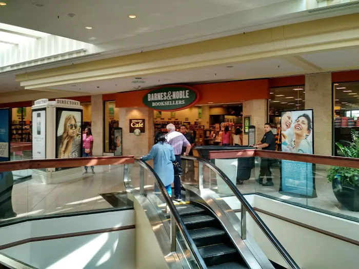 Barnes & Noble 2