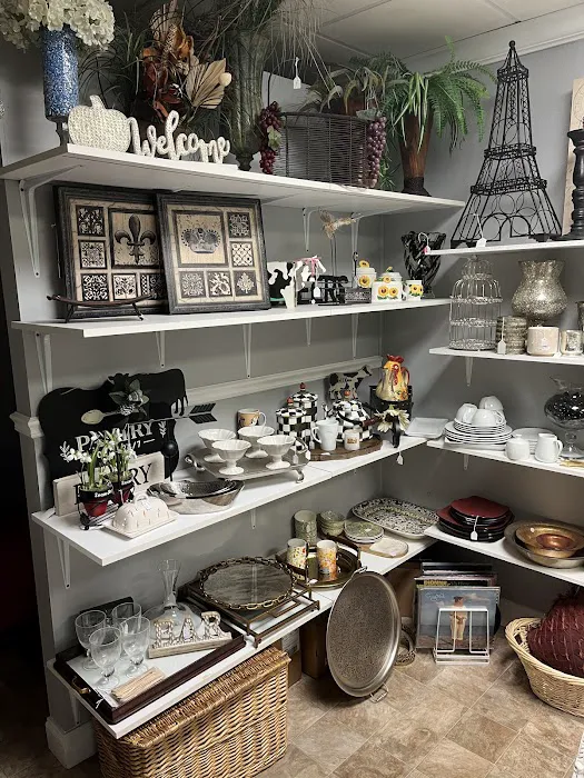 Amy's Walk-In Closet Consignment Shop 4