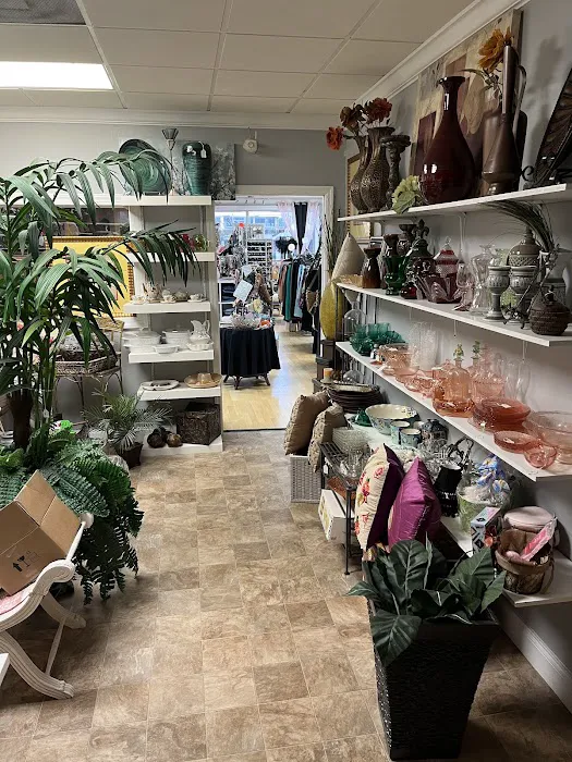 Amy's Walk-In Closet Consignment Shop 9