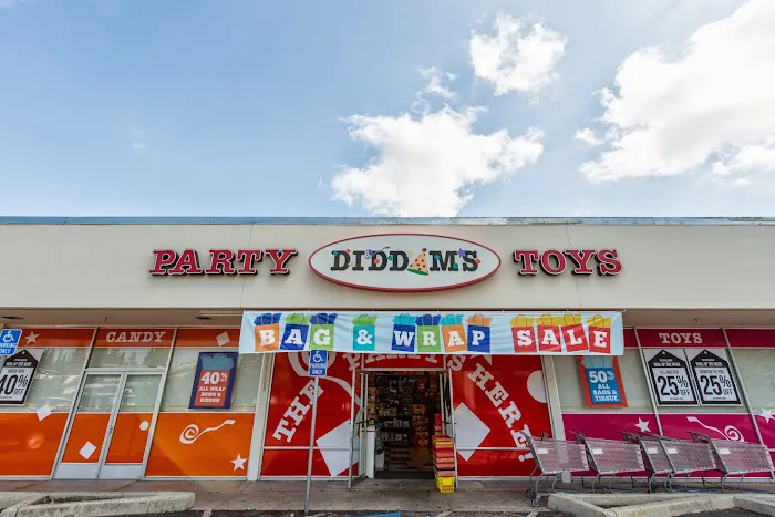 Diddams Party & Toy Store 0