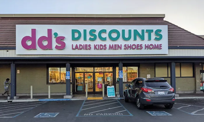 dd's DISCOUNTS 8