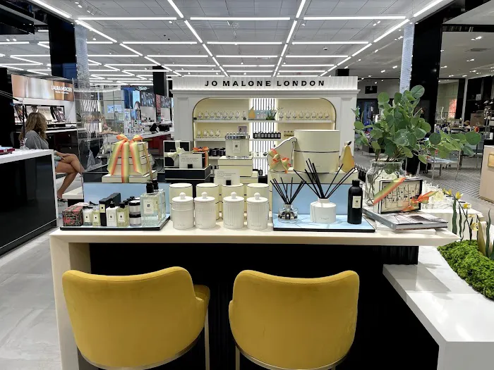 Bloomingdale's 9