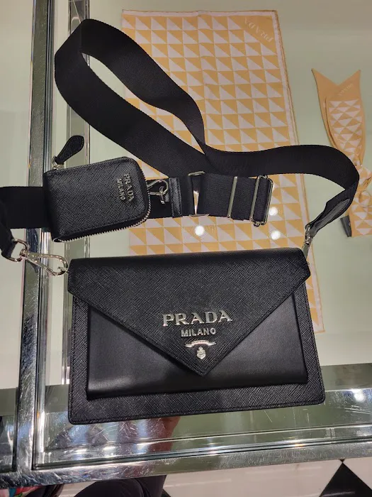 Prada San Josè Valley Fair Mall 5