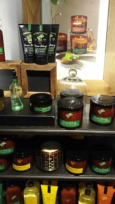 The White Barn Candle Co. 4