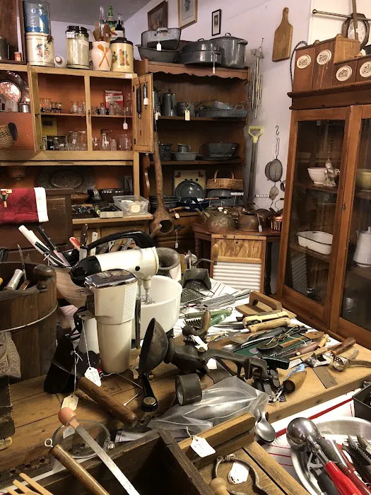 Lou's Antique Mall 8