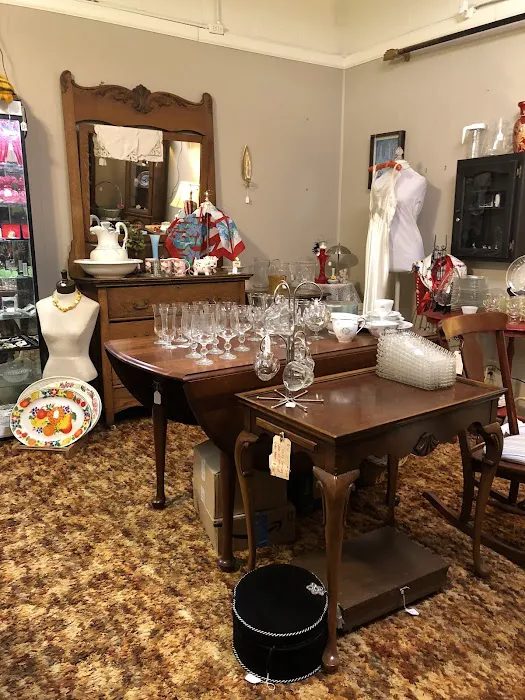 Lou's Antique Mall 5